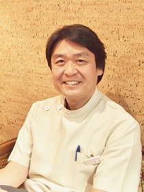 赤坂フォーラムデンタルクリニックの坪田健嗣先生