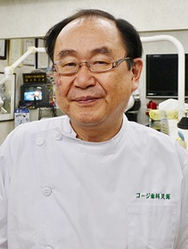 コージ歯科の貝塚浩二先生