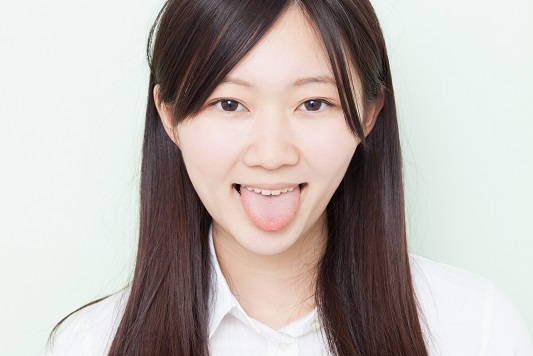 舌苔を清掃すれば、口臭は抑えられるのか？？日本歯科大歯学部付属病院の驚きの答えとは？