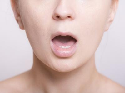 口呼吸でしまりの悪い顔になる！？口呼吸の１０個の弊害について。