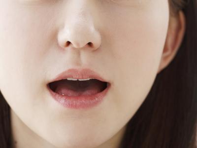 舌にできる口内炎３種類と、それぞれの対処法について