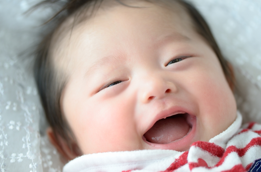 赤ちゃんの歯が白い理由は、先天的な病気？歯の色と病気の関係お教えします。